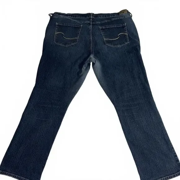 Levi's Signature Gold Curvy Straight Woman’s 36W x 30L Denim Medium Wash Jeans - Picture 3 of 6